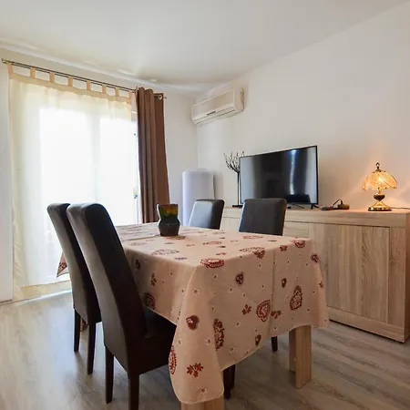 Apartment Sini *